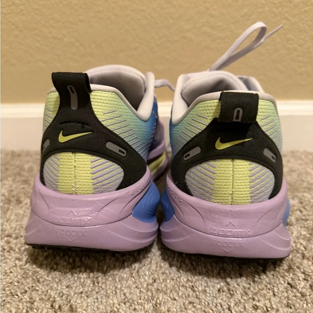 Nike Air Zoom Vomero 18 Running Shoes - Picture 7 of 8